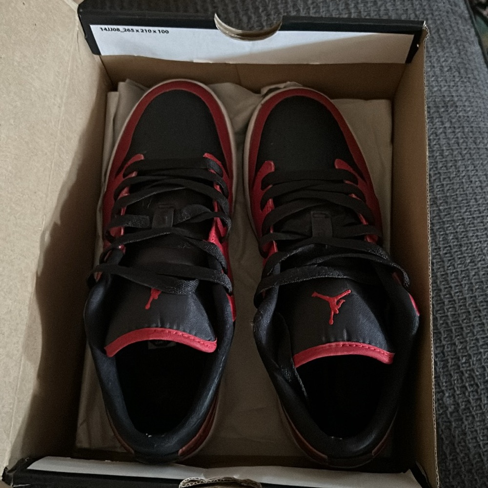 Air Jordan 1 low (gs) size 5.5youth